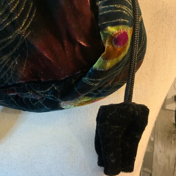 Peacock feather velvet cinch bag. - Picture 2 of 4